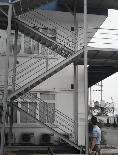 cầu thang thoát hiểm