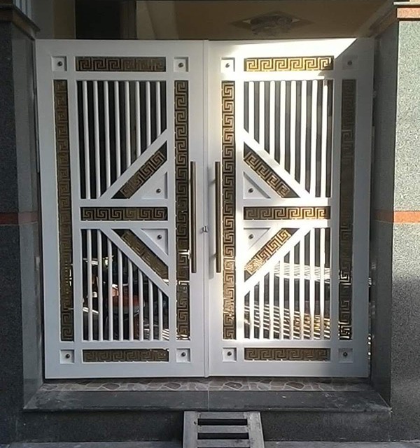 cửa cổng sắt