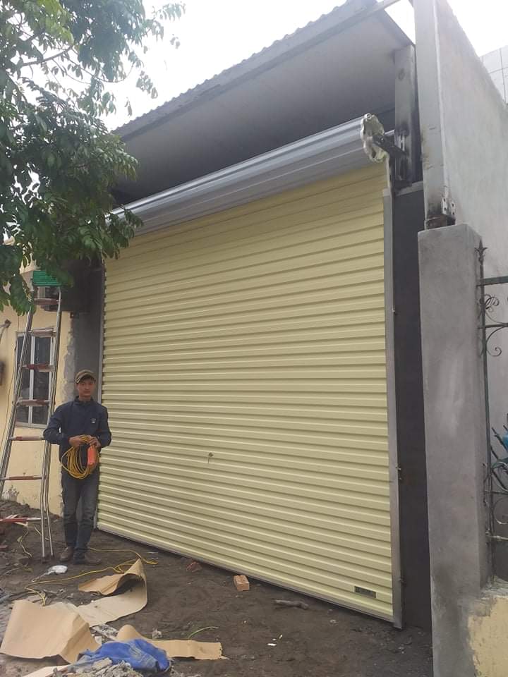 cửa cuốn kéo tay
