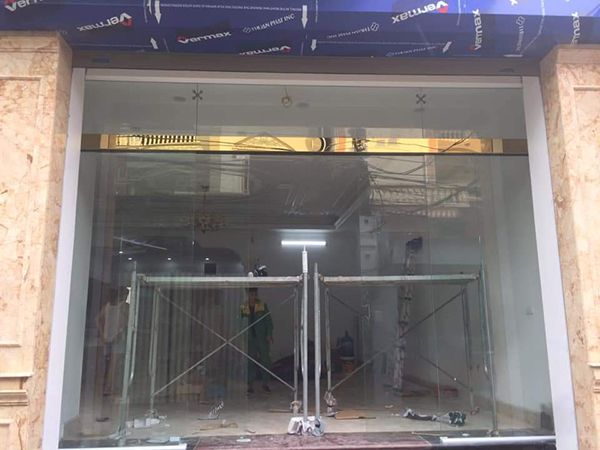 cửa kính cường lực