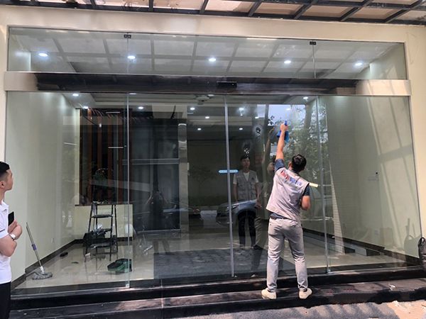 cửa kính cường lực