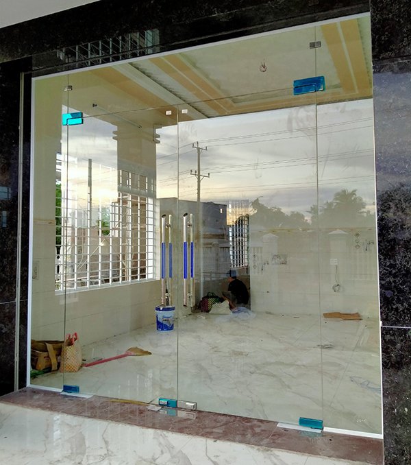 cửa kính cường lực
