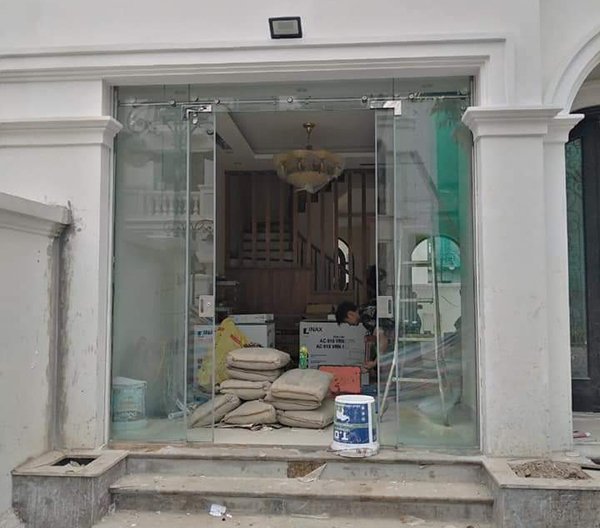 cửa kính cường lực