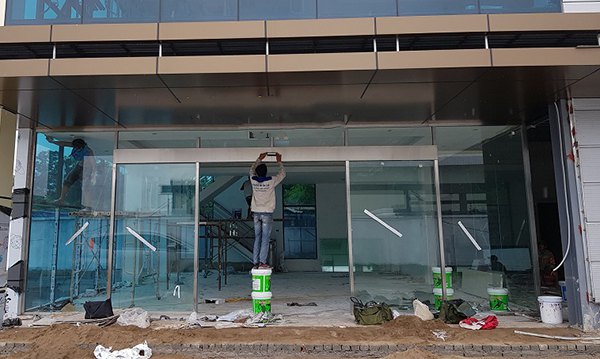cửa kính cường lực