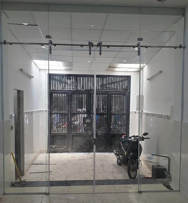 cửa kính cường lực