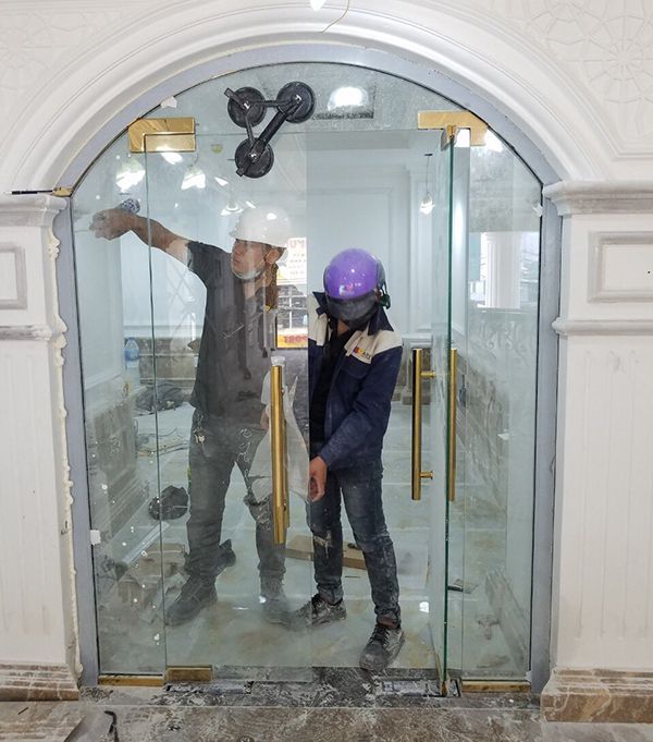 cửa kính cường lực
