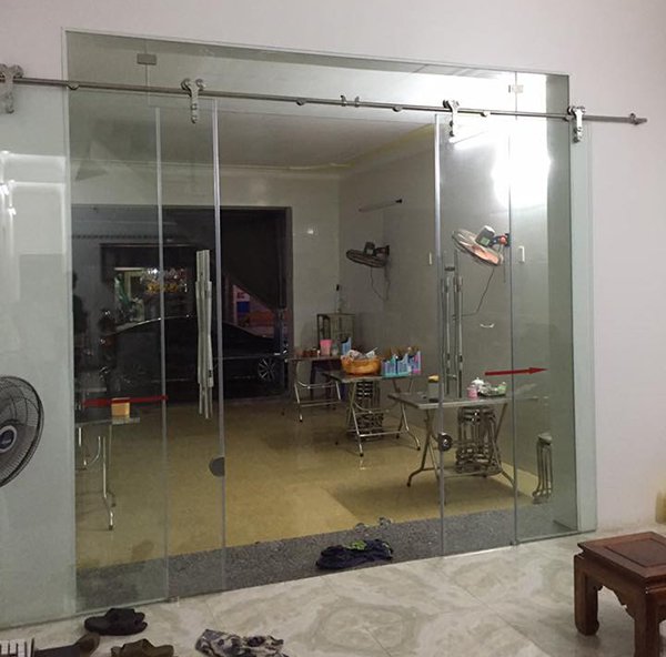 cửa kính cường lực