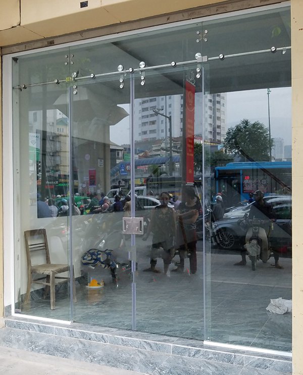cửa kính cường lực