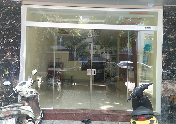 cửa kính cường lực