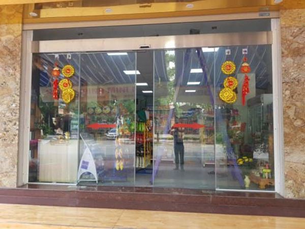 cửa kính cường lực