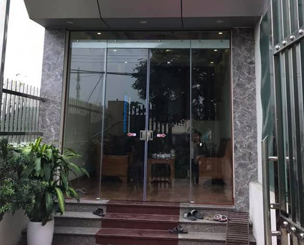 cửa kính cường lực