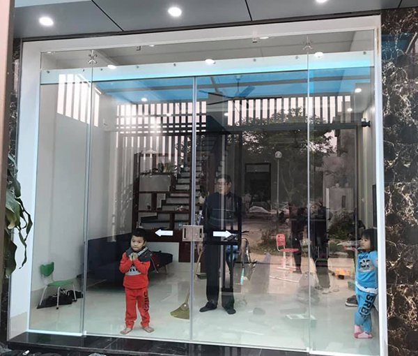 cửa kính cường lực