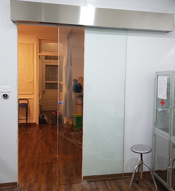 cửa kính cường lực