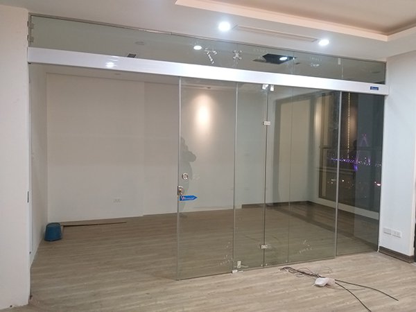 cửa kính cường lực
