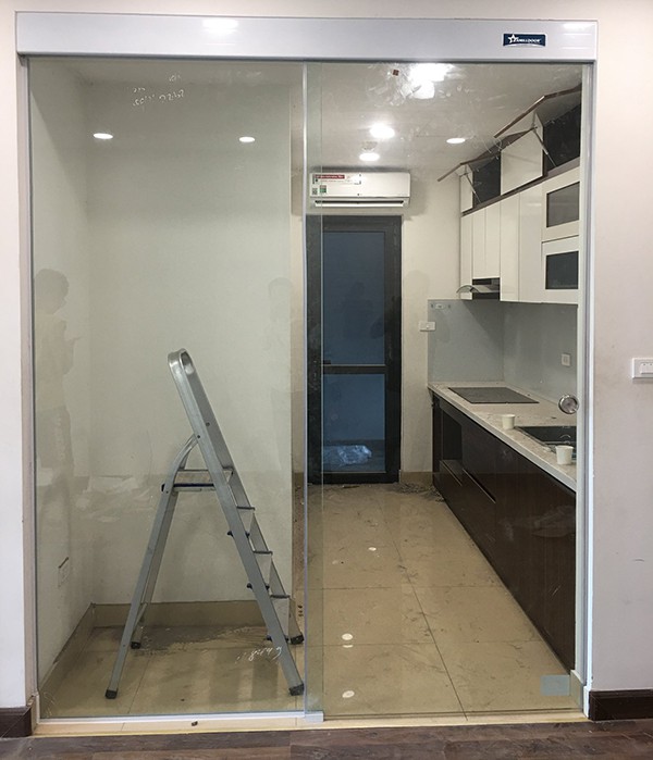 cửa kính cường lực