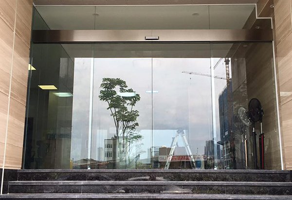 cửa kính cường lực