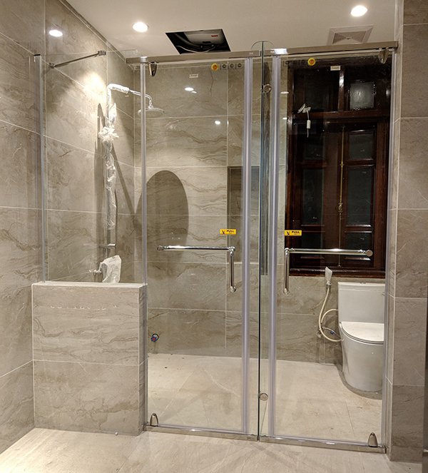 vách kính tắm