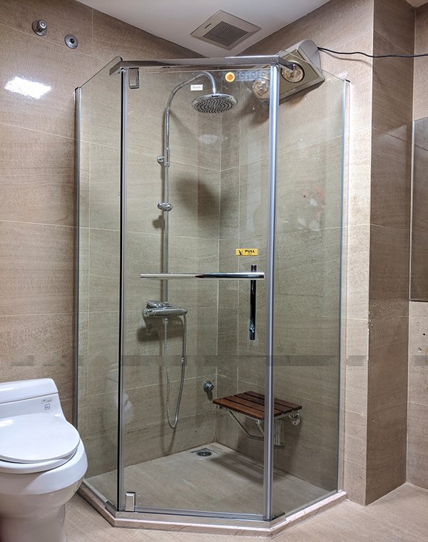 vách kính tắm