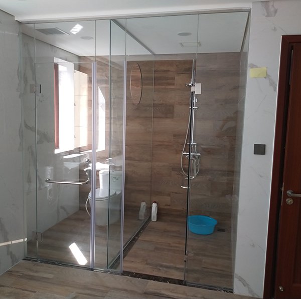 vách kính tắm