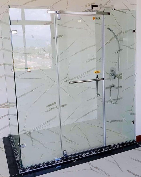 vách kính tắm