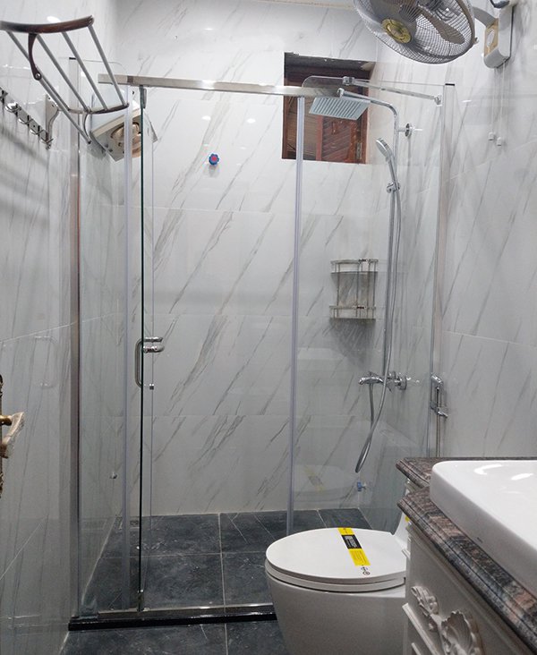 vách kính tắm