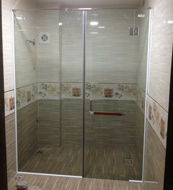 vách kính tắm