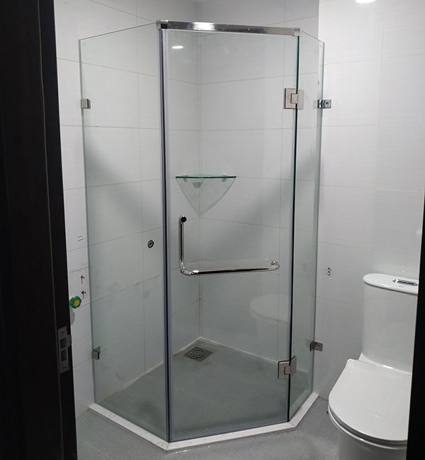 vách kính tắm
