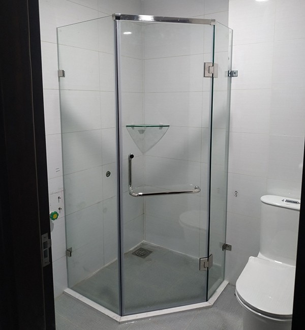 vách kính tắm