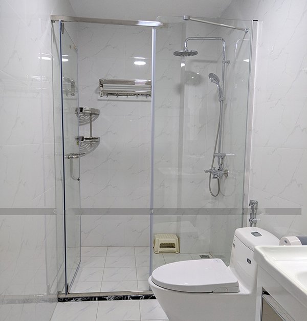 vách kính tắm