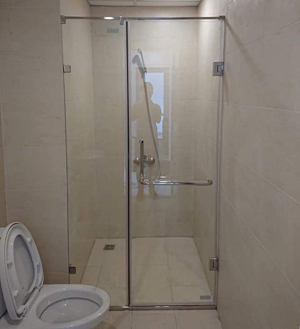 vách kính tắm