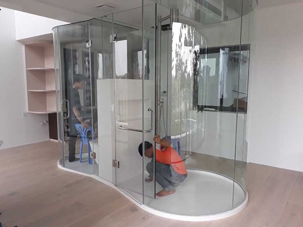 vách kính tắm